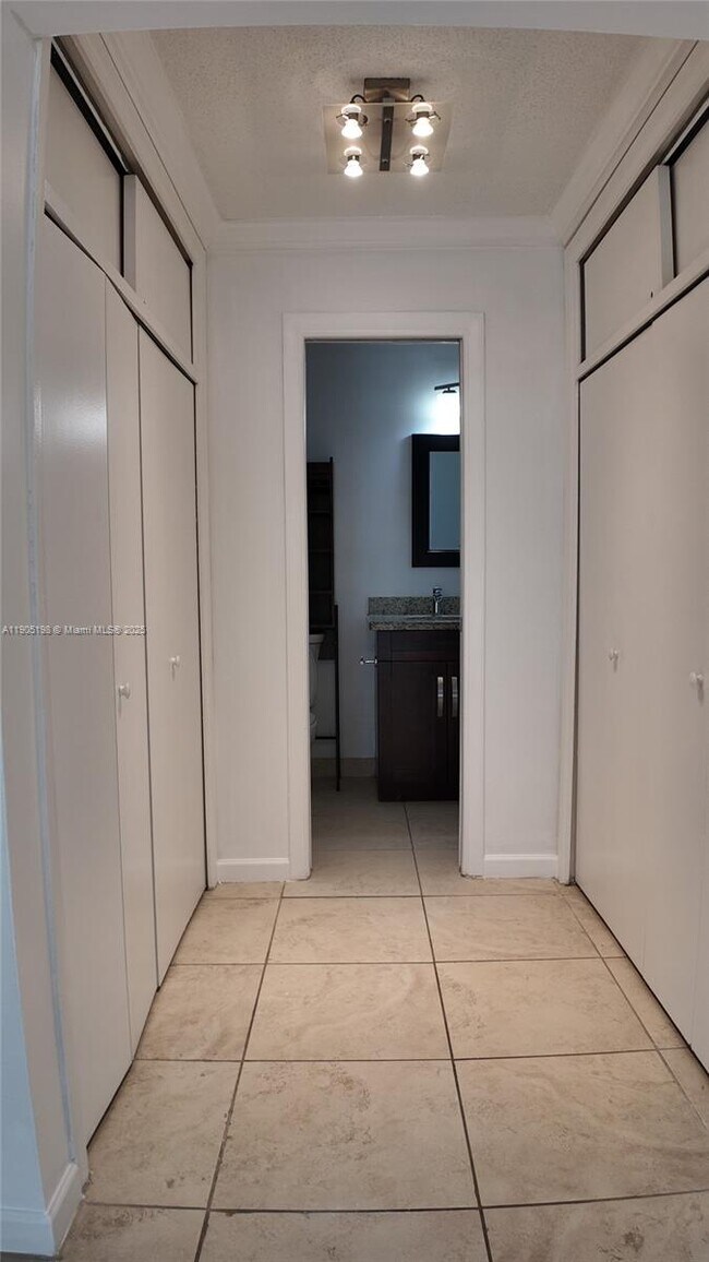 Building Photo - 3326 Farragut St