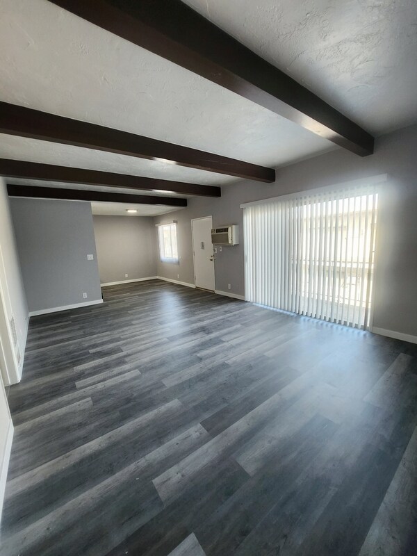 Building Photo - 425 N Hobart Blvd