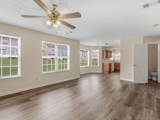 Building Photo - 310 Sarasota Ln