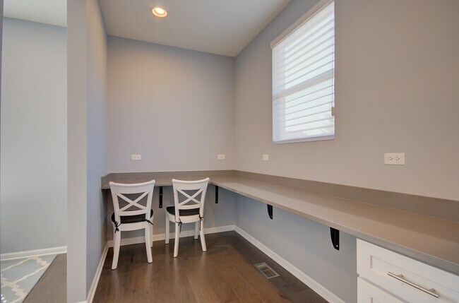 Building Photo - 15728 Brookshore Dr