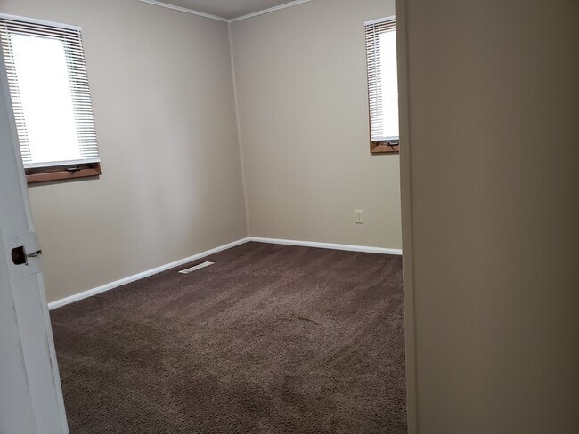 Building Photo - 302 St Jude Ave