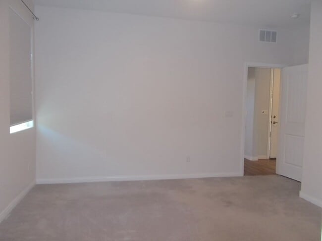 Building Photo - 1401 Cattail Falls St