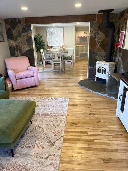 Building Photo - 205 5th Ave