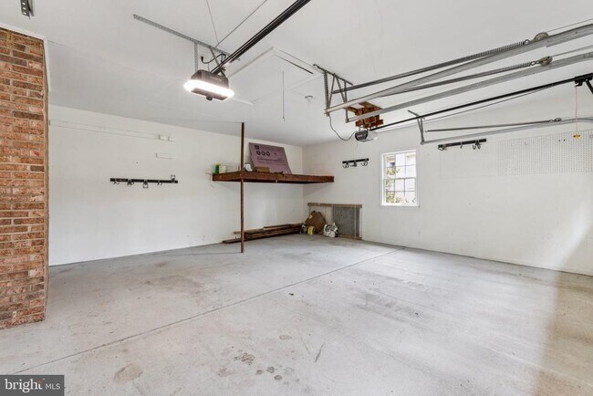 Building Photo - 3714 Carriage House Ct