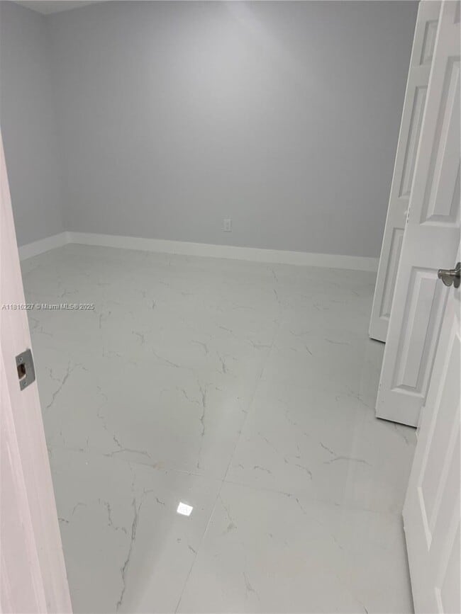 Building Photo - 9571 W Fern Ln