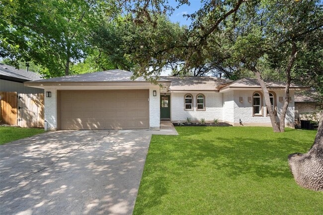 Primary Photo - 902 Acorn Oaks Dr