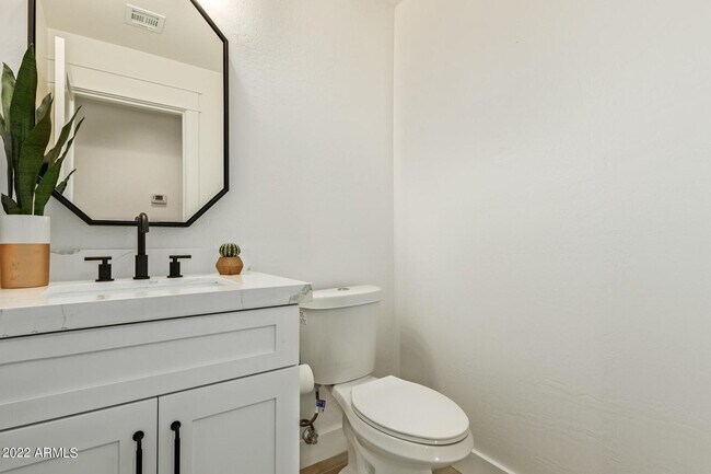 Building Photo - 13761 E Lupine Ave