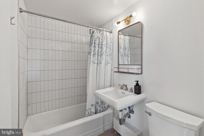 Building Photo - 1301 Delaware Ave SW