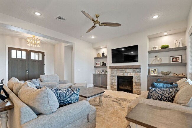 Building Photo - Elegant Residence on an Arce Lot