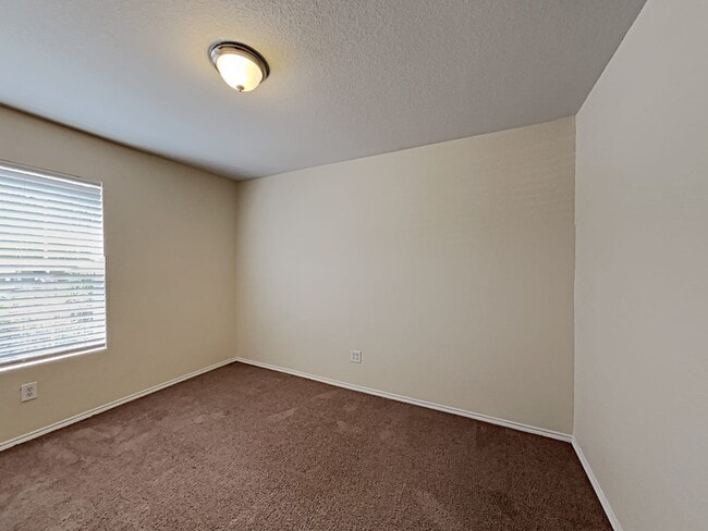 Building Photo - 724 Poncho Ln