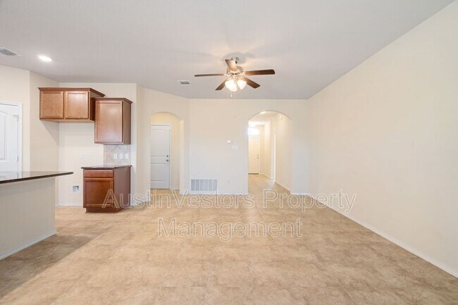 Building Photo - 129 Plata Ln