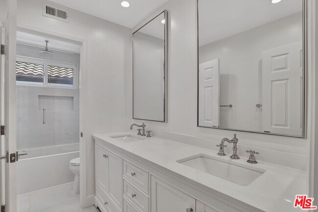 Building Photo - 24701 Cll Conejo