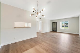 Building Photo - 6489 Chasewood Dr