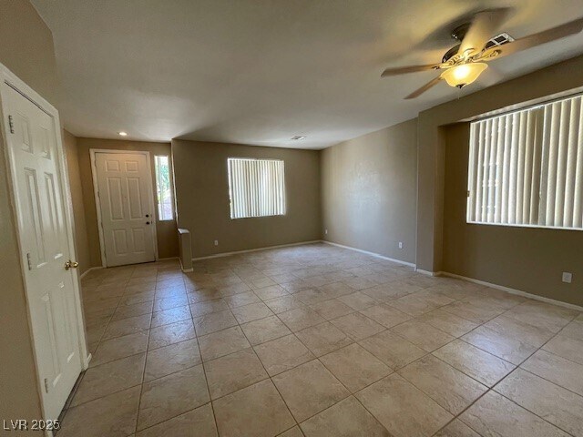 Building Photo - 926 Lloyd George Dr