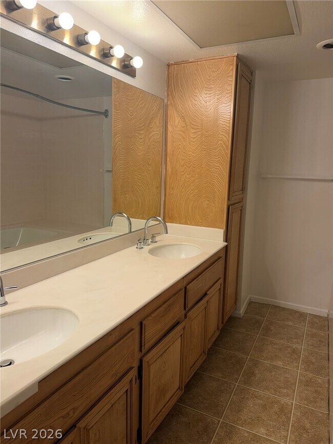 Building Photo - 2119 Pine Breeze Ln