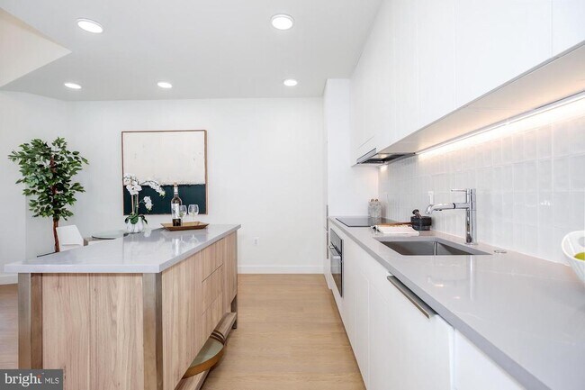 Building Photo - 304 Florida Ave NW