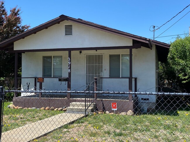 Building Photo - 2918 El Noble Ave