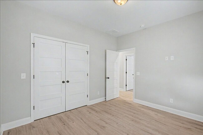 Building Photo - 1019 W 35th St