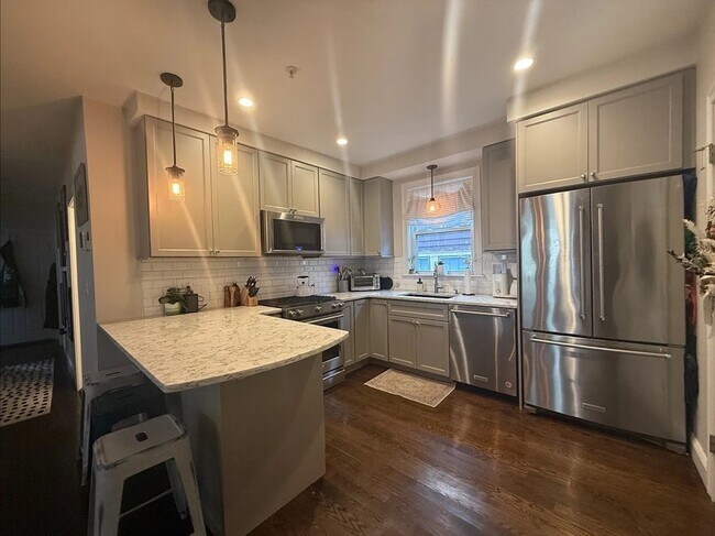 Building Photo - 465 Ashmont St