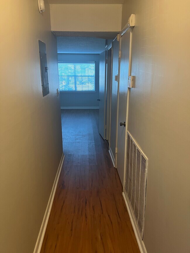 Entry Hallway - 2813 31st Ave N