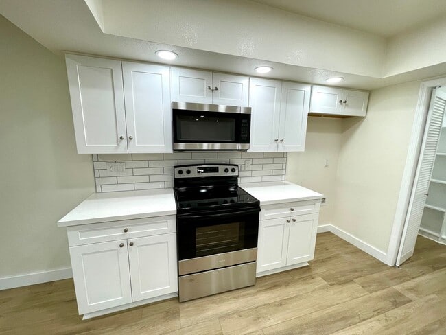 Building Photo - Gorgeous 2-Story Home with Golf Course Views and Modern Amenities!