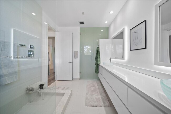 Building Photo - 10560 NW 64th Terrace