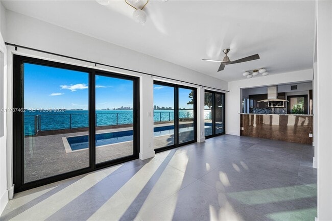 Building Photo - 1351 Bay Terrace