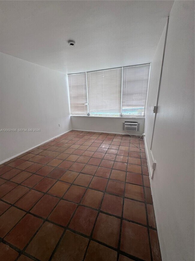 Building Photo - 10281 E Bay Harbor Dr