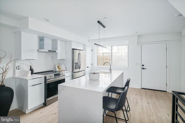 Building Photo - 2611 E Boston St