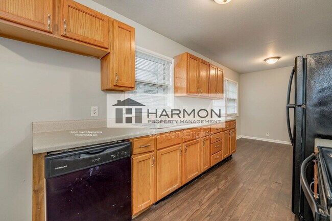 Building Photo - 4516 S Elizabeth Ave