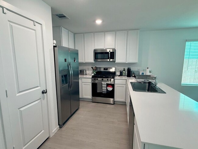 Building Photo - 21321 Carosella Dr