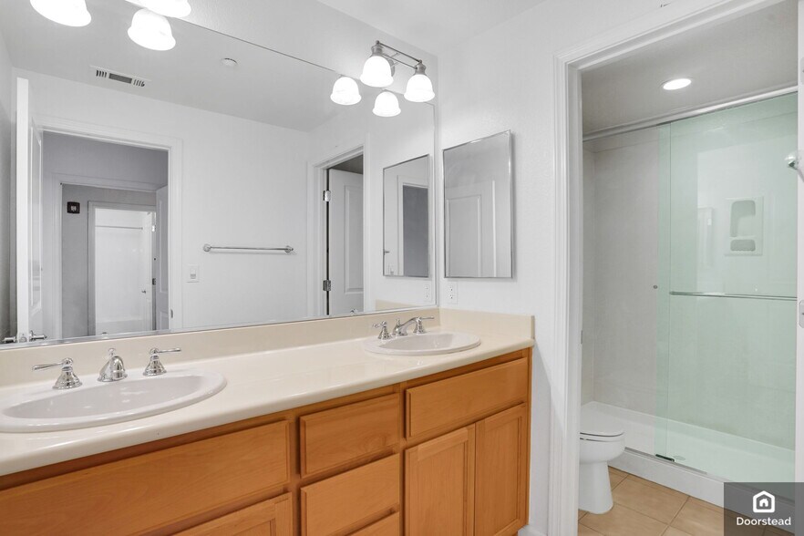 Building Photo - 1604 Northshore Dr