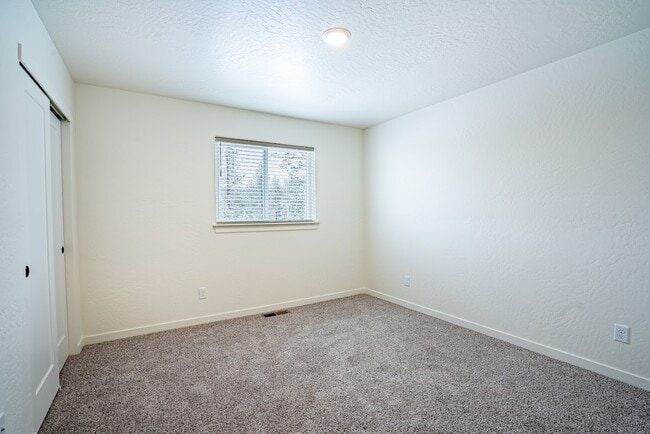 Building Photo - 1967 S Cherry Ln