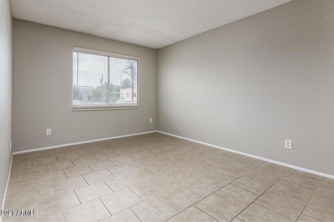 Building Photo - 4522 E Pueblo Ave