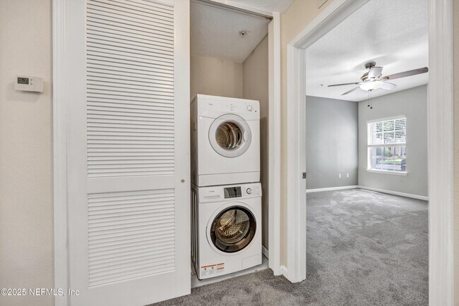 Building Photo - 575 Oakleaf Plantation Pkwy