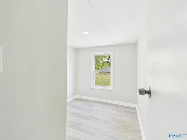 Building Photo - 877 Rolan Gooch Rd