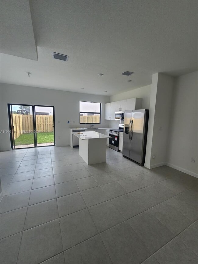 Building Photo - 23331 SW 128th Ave