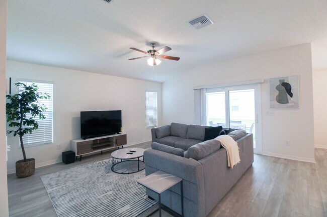 Building Photo - 7637 Rutherford Ln