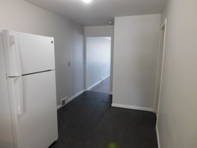 Building Photo - 23546 Glenbrook St