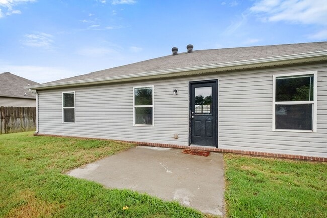 Building Photo - Gorgeous 4 bedroom home!