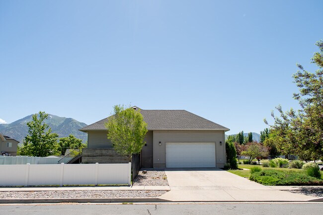 Building Photo - 845 845 W