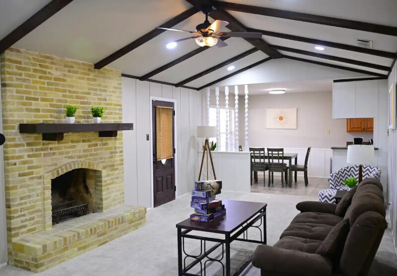 Building Photo - 611 Balboa Dr