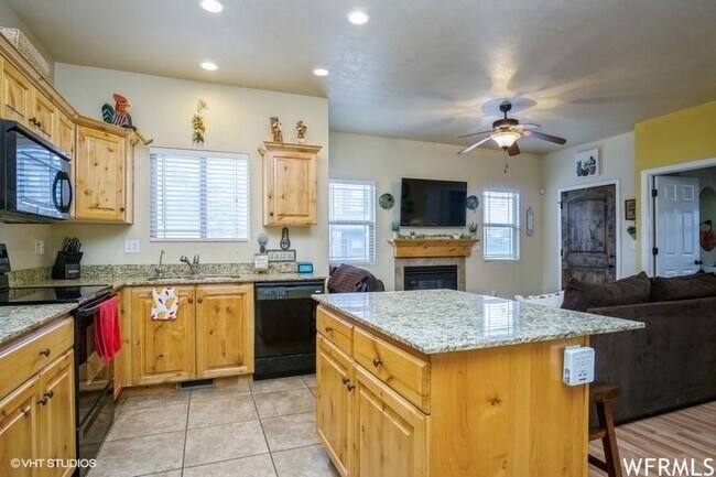 Building Photo - 3857 E Cunninghill Dr