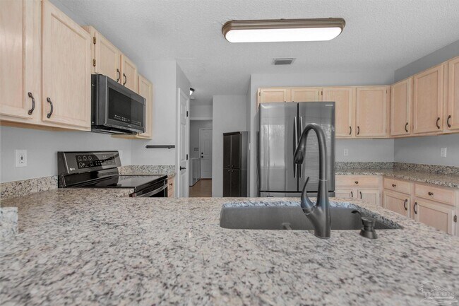 Building Photo - 6545 Fern St