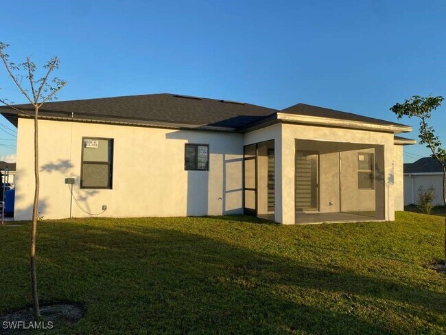 Building Photo - 2632 NW 4th Ave