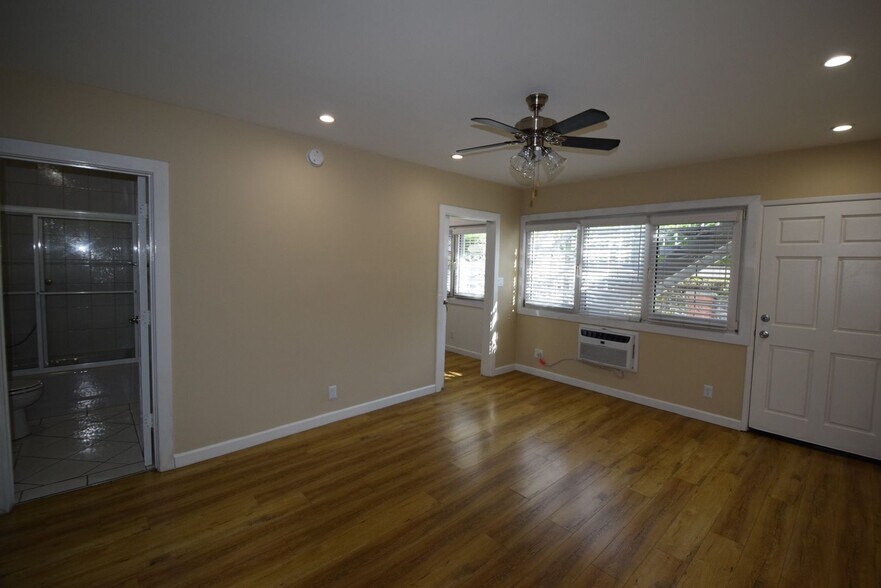 Building Photo - 11204 Peach Grove St