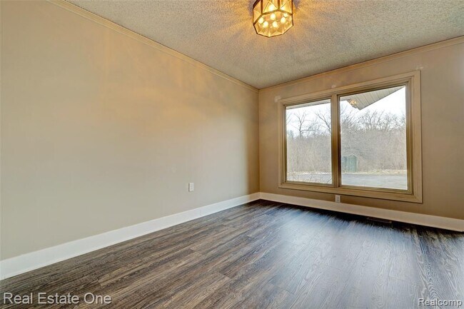 Building Photo - 5307 Metamora Rd