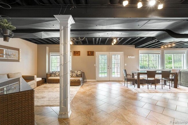 Building Photo - 4906 Stonehenge Dr