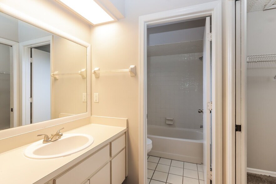 Building Photo - 3577 Raintree Ln