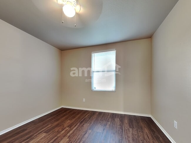 Building Photo - 2806 Lake Terrace Dr